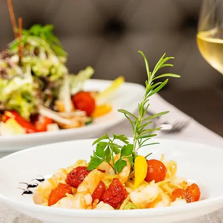 Отель Victor's Residenz-hotel Mitte 4*